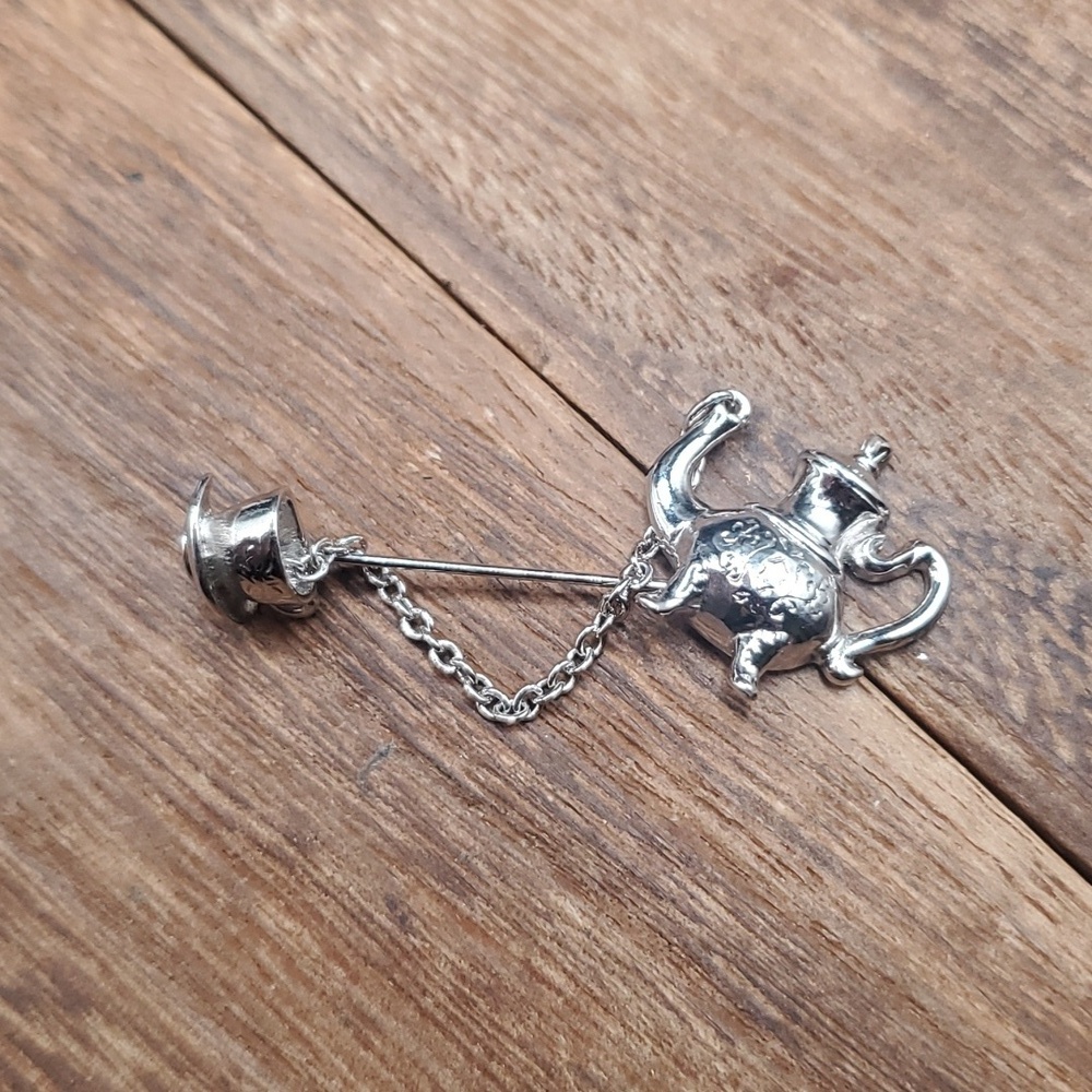 Avon Collectible Pin Adorable Whimsical Teapot Pin B406